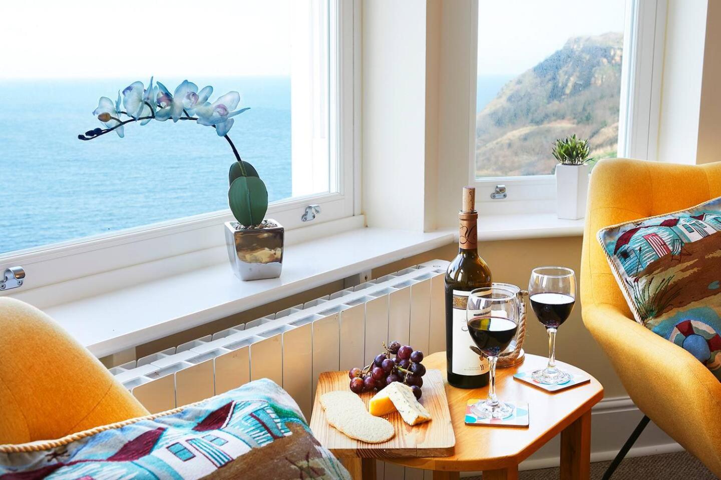 Denelea - Stunning Sea Views! Apartment สการ์โบโรห์ ภายนอก รูปภาพ
